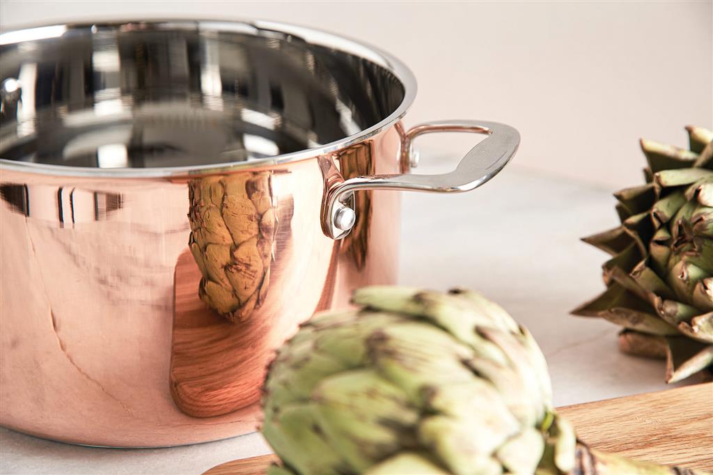 VINGA Baron copper saucepan - illuminated