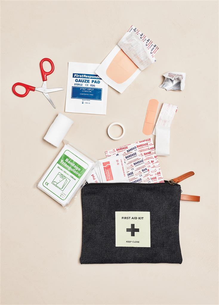 VINGA Asado First Aid Kit - illuminated