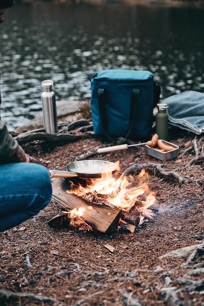 VINGA Vici Outdoor Pan - illuminated