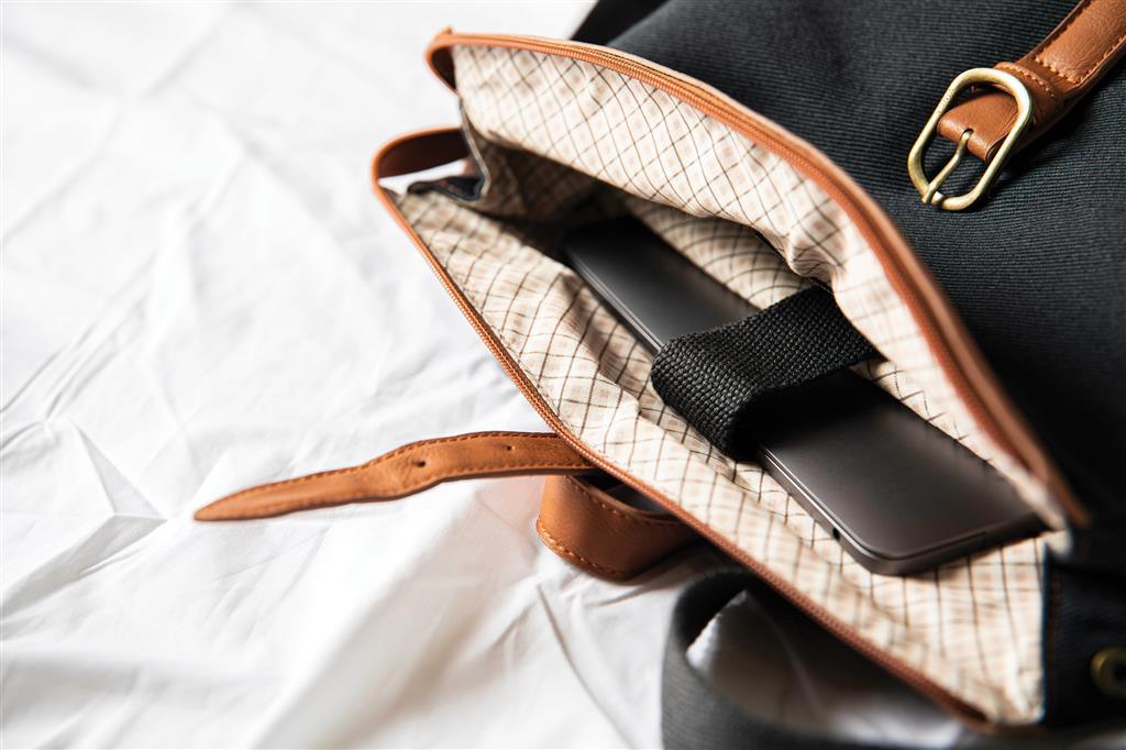 VINGA Sloane rucksack RCS recycled polyester - illuminated