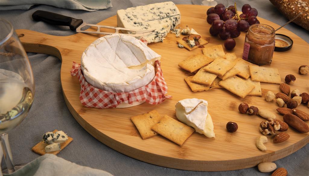 Ukiyo bamboo round serving board - illuminated