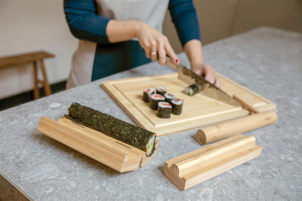 Ukiyo bamboo sushi making set - illuminated