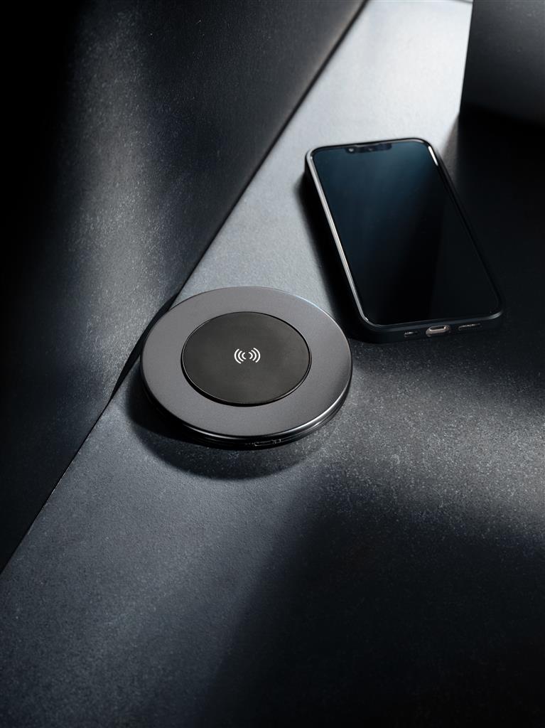 Terra RCS recycled aluminium 10W wireless charger - illuminated