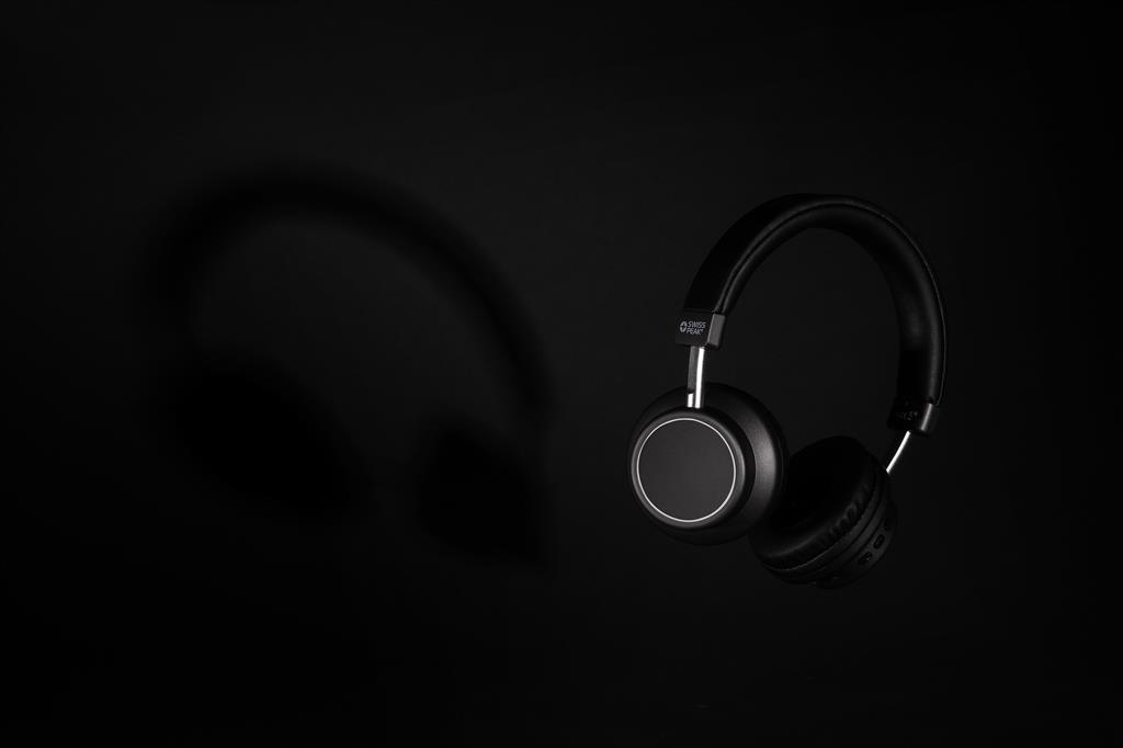 Swiss Peak wireless headphone V3 - illuminated