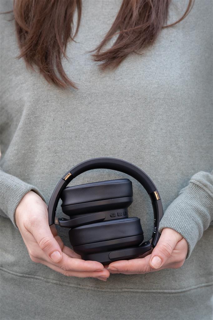 Urban Vitamin Palo Alto RCS rplastic headphone - illuminated