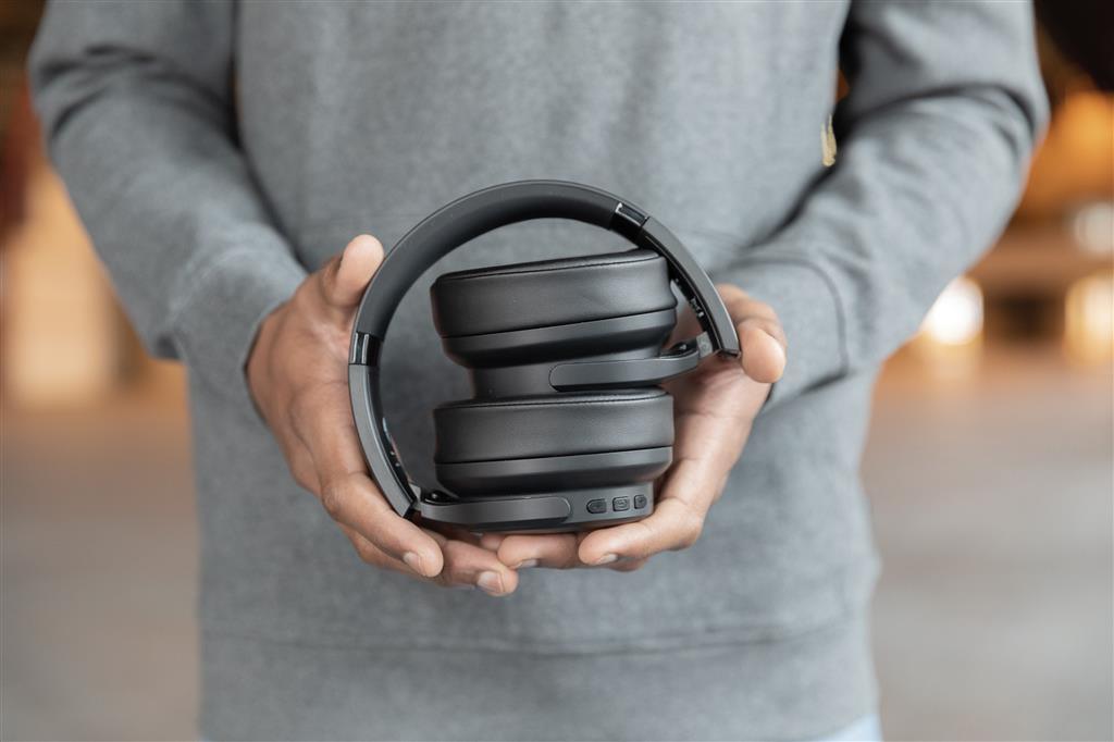 Urban Vitamin Palo Alto RCS rplastic headphone - illuminated