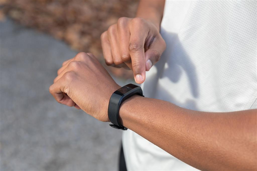 RCS recycled TPU Sense Fit with heart rate monitor - illuminated