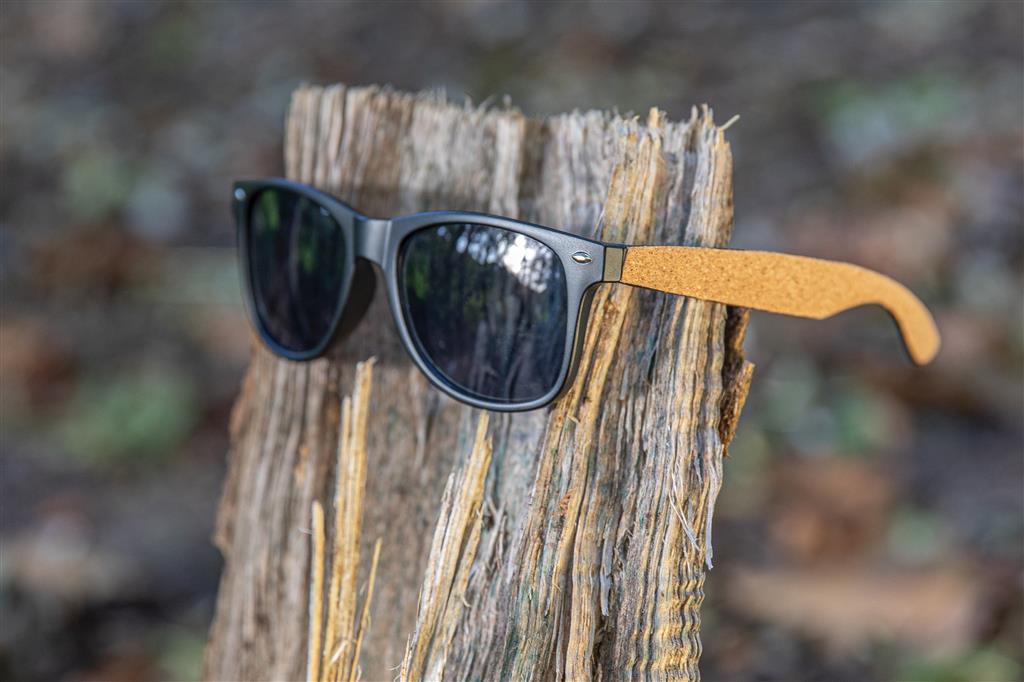 GRS recycled PC plastic sunglasses with cork - illuminated