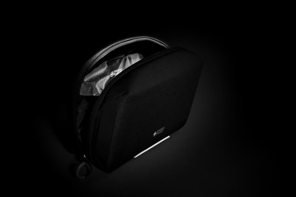 Swiss Peak AWARE™ tech pouch PVC free - illuminated