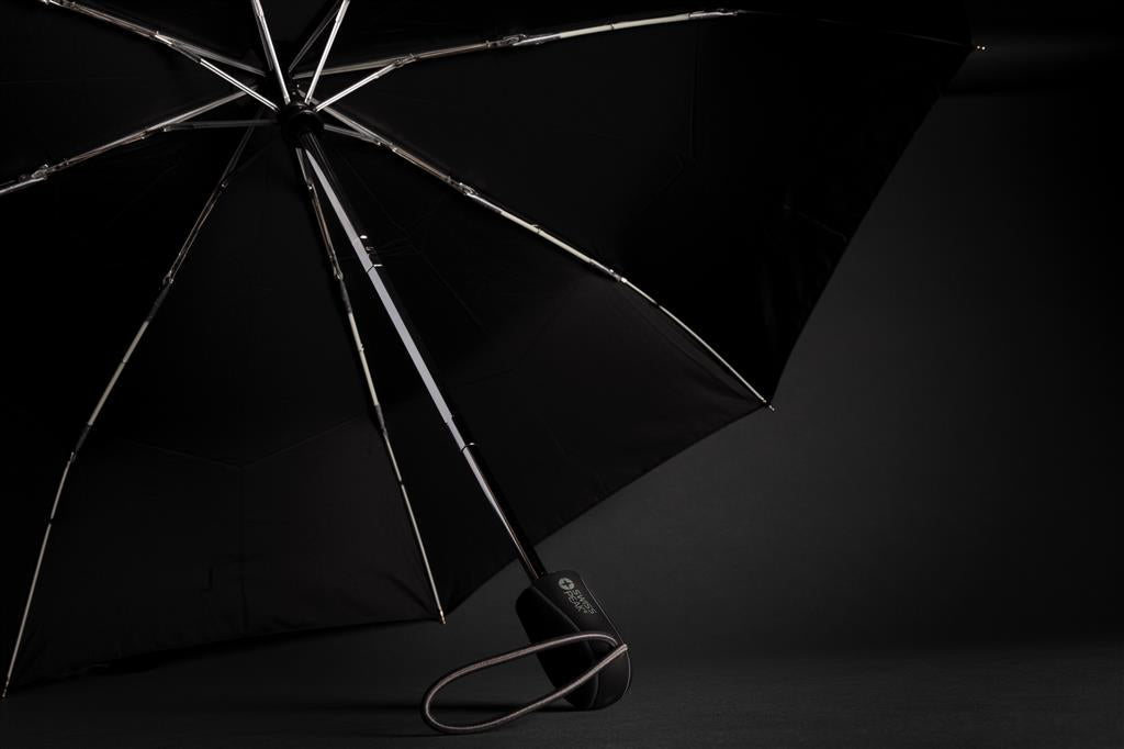 Swiss Peak AWARE™ Traveller 21” automatic umbrella - illuminated