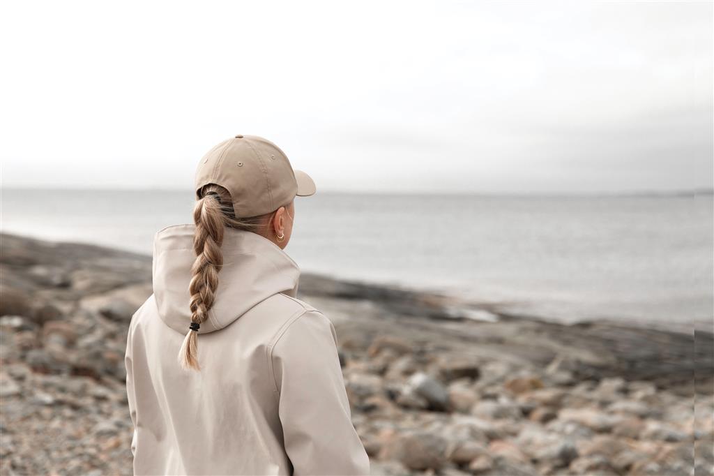 VINGA Baltimore AWARE™ recycled PET cap - illuminated