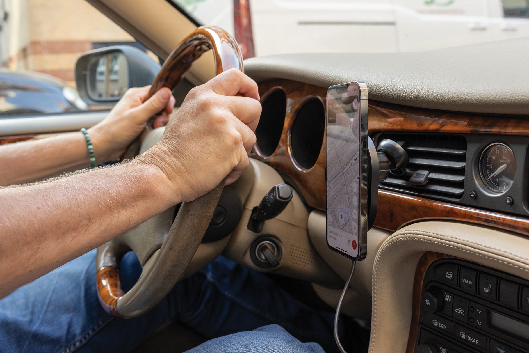 Magnetic Charging Car Mount - PowerCruze RCS 15W