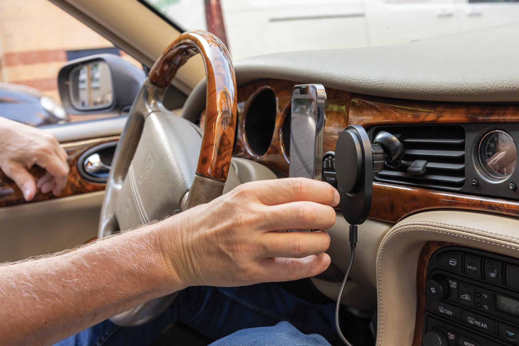 Magnetic Charging Car Mount - PowerCruze RCS 15W