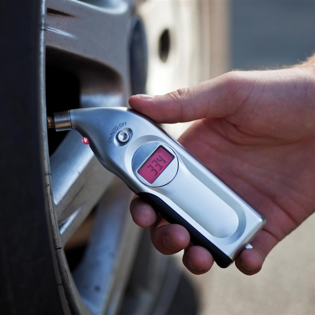 Digital tyre gauge - illuminated