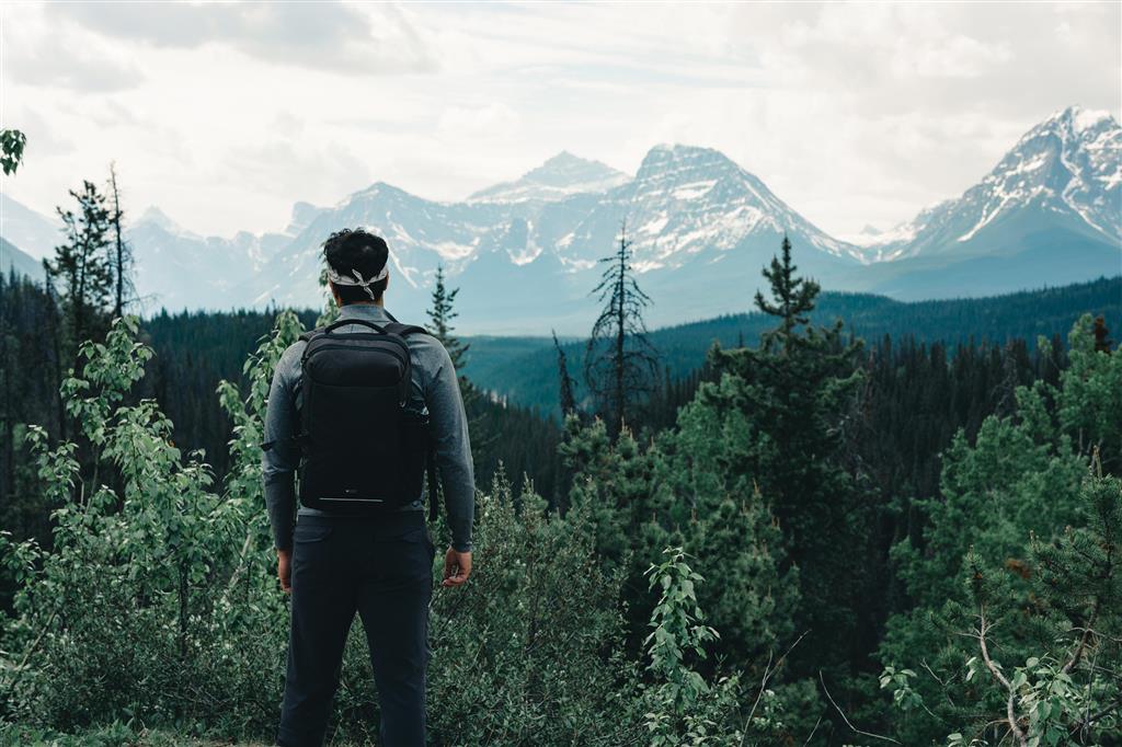 Swiss Peak AWARE™ XXL weekend travel backpack - illuminated