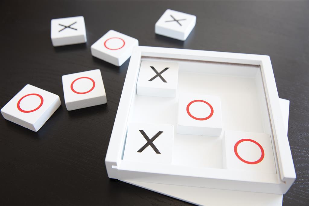 Deluxe Tic Tac Toe game - illuminated